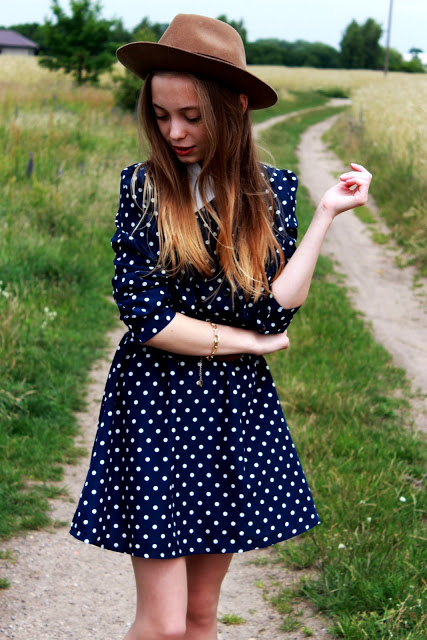 Vivi: Polka-dot dress