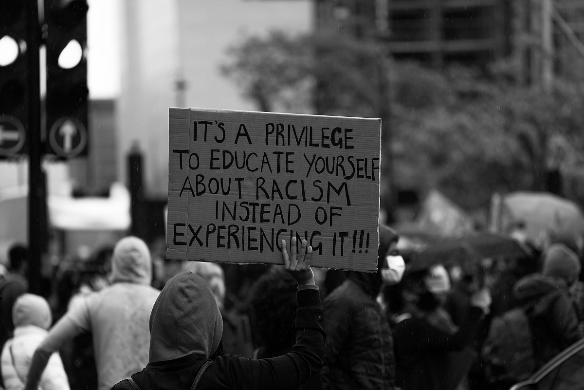 O rasizmie wobec białych się nie mówi, dlaczego demonstracje nie zmienią świata