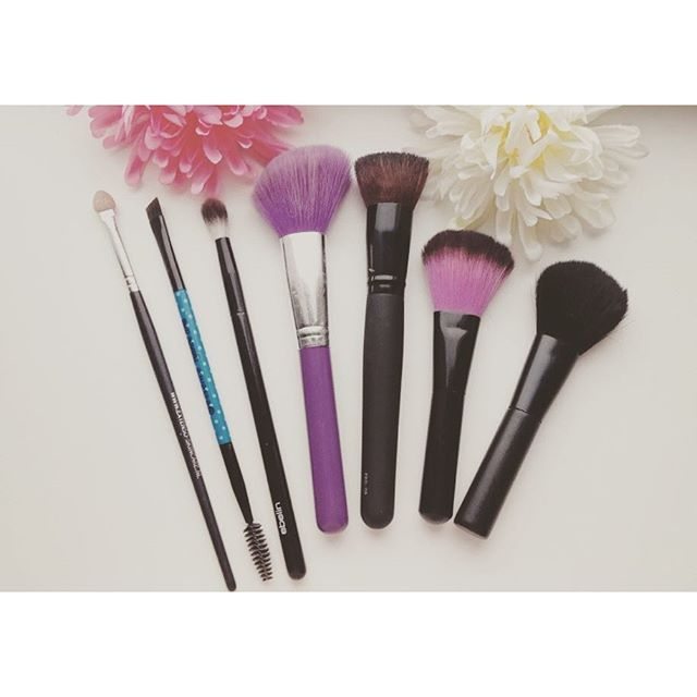 monika 👑 on Instagram: “#pędzle #pedzledomakijazu #brush #brushes #collection #black #purple #makeup #makeupstuff”