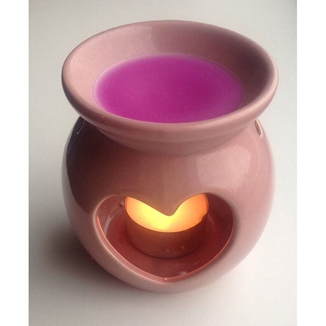 monika 👑 on Instagram: “#kominek #palimy #piękny #zapach #świeczki #świeczka #yc #yankeecandle #candle #candles #nicesmell #loveit”