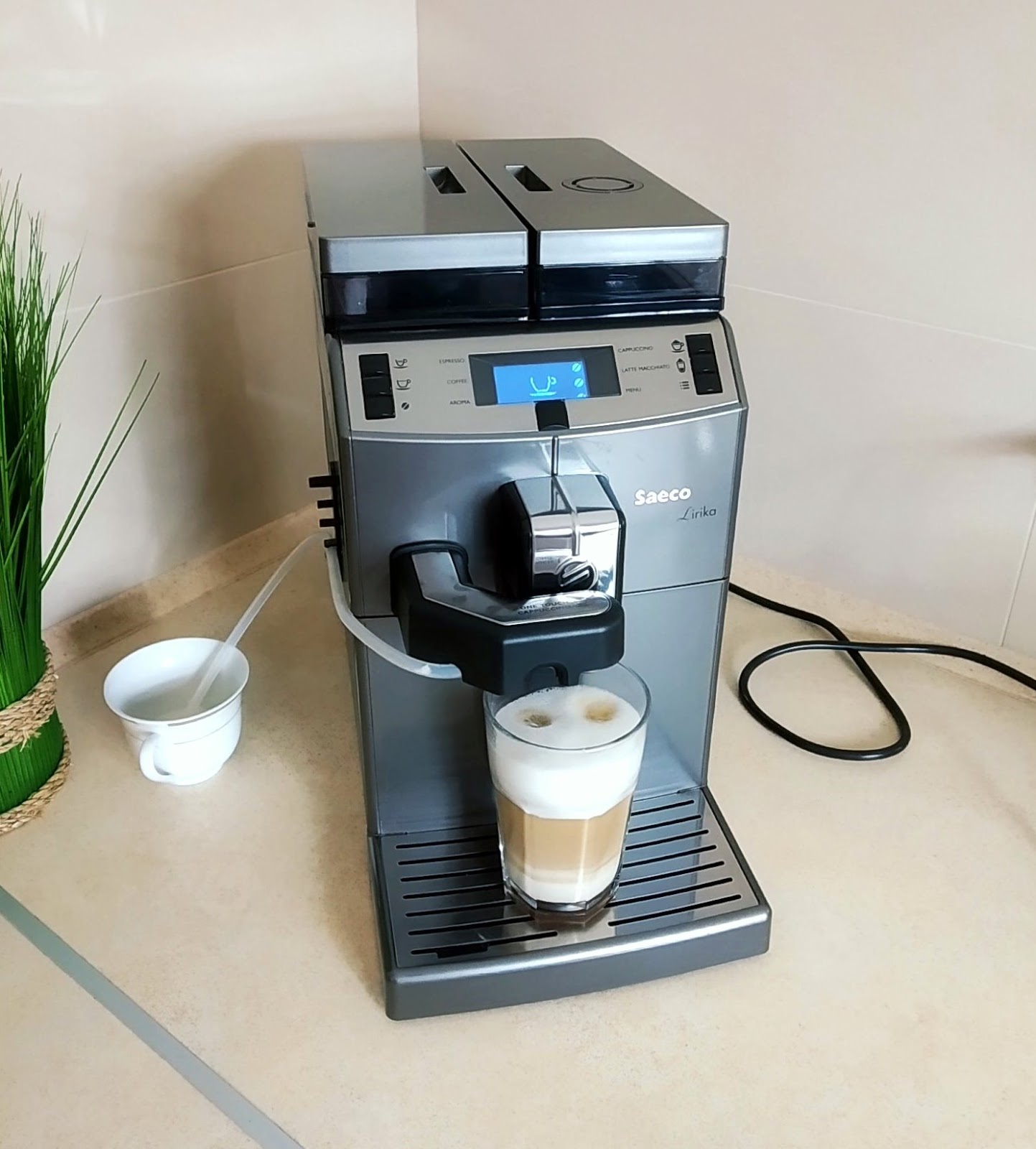 BLOG TESTERSKI: Saeco Lirika One Touch Cappuccino - idealny sprzęt dla każdego miłośnika kawy.