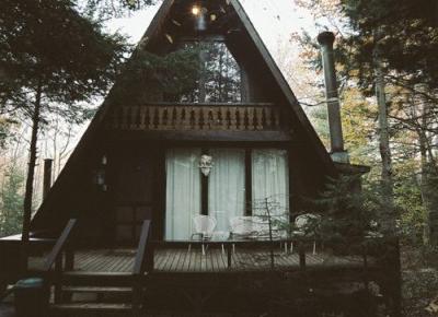 Drewniany domek w lesie - dziecięce marzenia