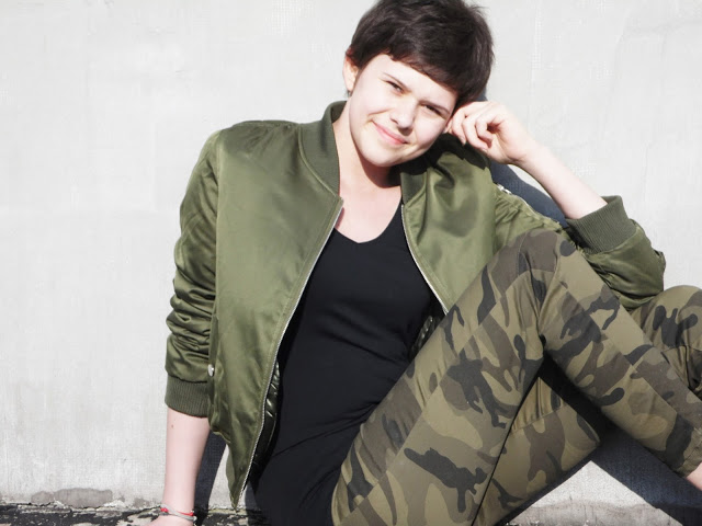 Yolooliwkaa: Stylizacja bomber jacket 