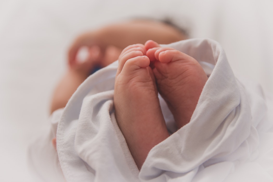 Co powinno znaleźć się w wyprawce dla noworodka? | Zuzka Pisze