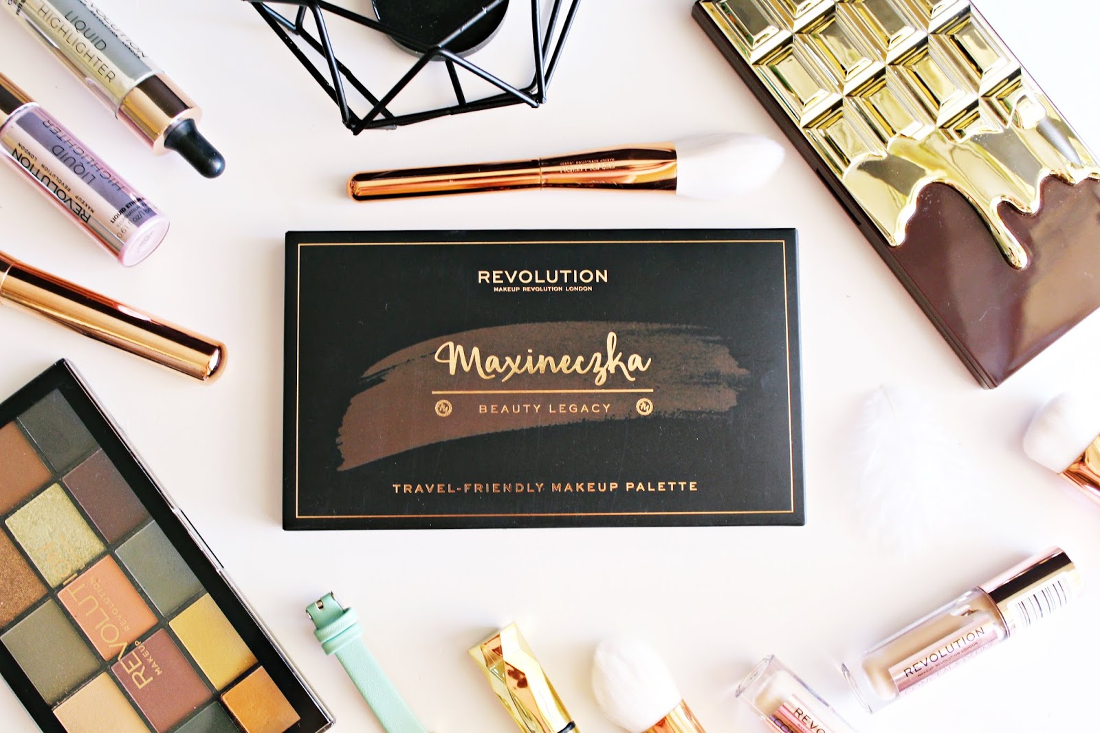 MAXINECZKA BEAUTY LEGACY Travel-Friendly makeup palette - Makeup Revolution |   Zuzka Pisze