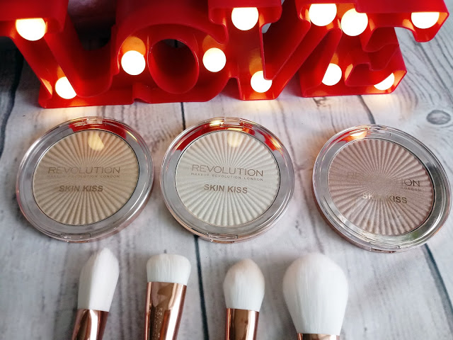 SKIN KISS HIGHLIGHTER MAKEUP REVOLUTION - ZuzkaPisze