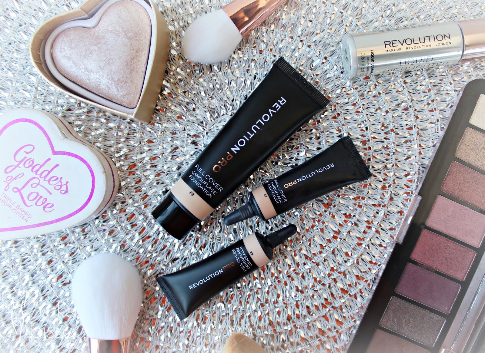 REVOLUTION PRO - NowoÅci do makijaÅ¼u - Full Cover Camouflage Foundation & Concealer, Foundation Mixer Darkening & Foundation Drops  | Zuzka Pisze